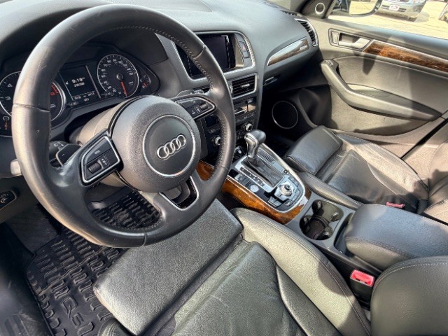 Audi Q5 Vehicle Full-screen Gallery Image 10