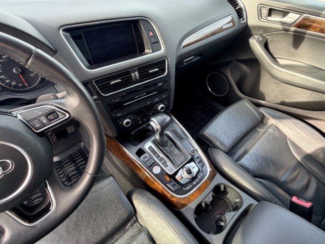 Audi Q5 Vehicle Full-screen Gallery Image 11