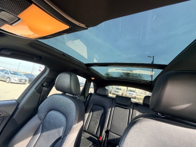 Audi Q5 Vehicle Full-screen Gallery Image 12