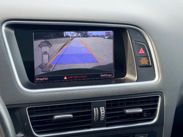 Audi Q5 Vehicle Full-screen Gallery Image 13