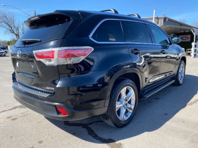 Toyota Highlander Vehicle Full-screen Gallery Image 05