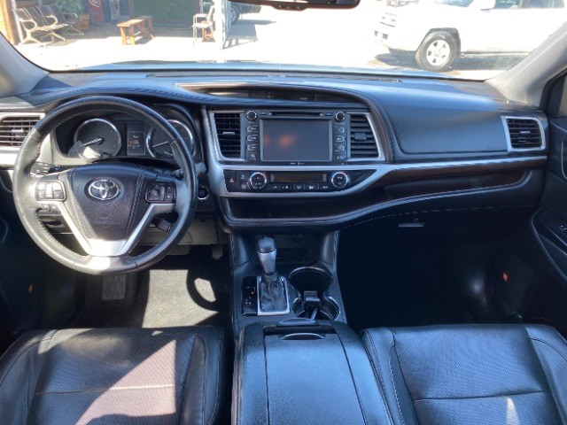 Toyota Highlander Vehicle Full-screen Gallery Image 06