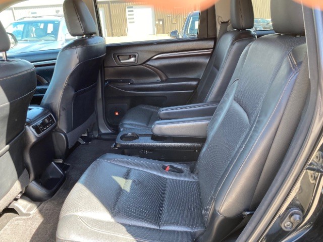 Toyota Highlander Vehicle Full-screen Gallery Image 08