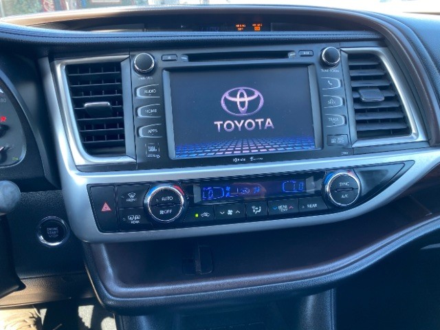 Toyota Highlander Vehicle Full-screen Gallery Image 15