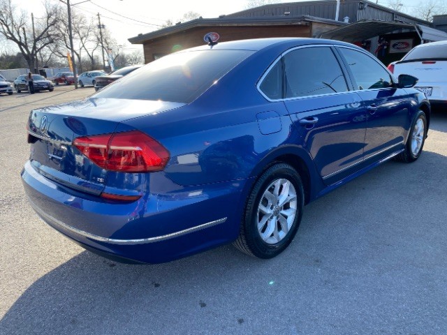 Volkswagen Passat Vehicle Full-screen Gallery Image 05