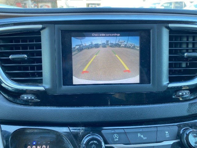 Chrysler Pacifica Vehicle Full-screen Gallery Image 14