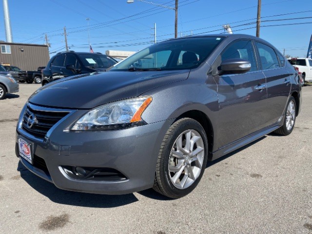 Nissan Sentra Vehicle Full-screen Gallery Image 03