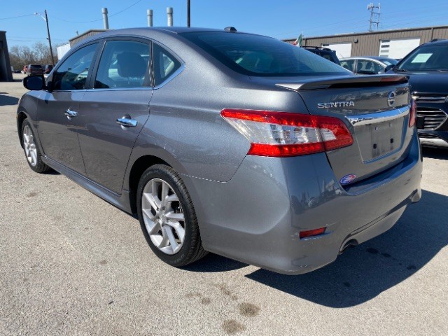 Nissan Sentra Vehicle Full-screen Gallery Image 04