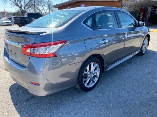 Nissan Sentra Vehicle Full-screen Gallery Image 05