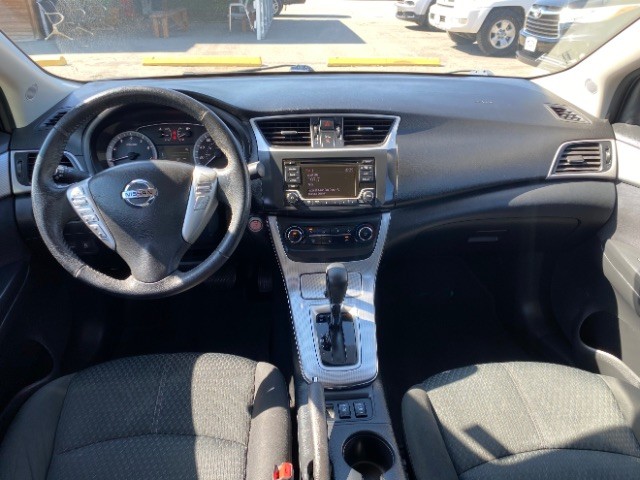 Nissan Sentra Vehicle Full-screen Gallery Image 06