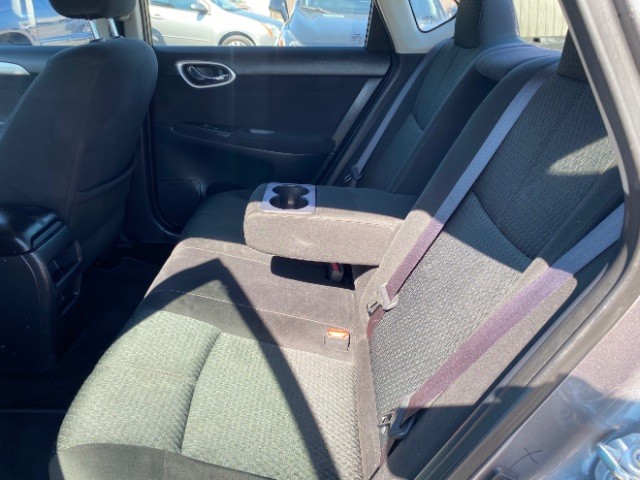 Nissan Sentra Vehicle Full-screen Gallery Image 07