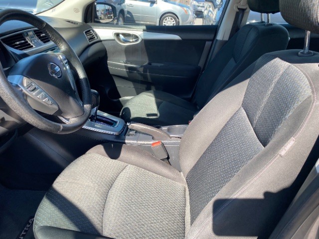 Nissan Sentra Vehicle Full-screen Gallery Image 08