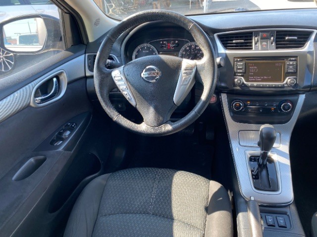 Nissan Sentra Vehicle Full-screen Gallery Image 11