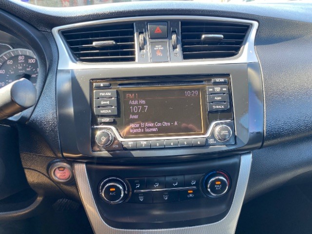 Nissan Sentra Vehicle Full-screen Gallery Image 12