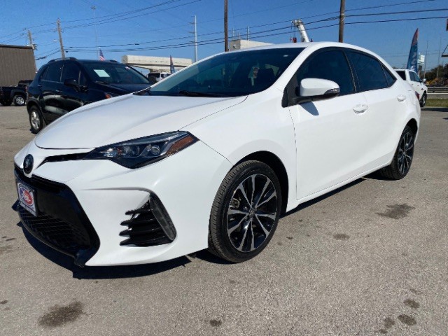 Toyota Corolla Vehicle Full-screen Gallery Image 03