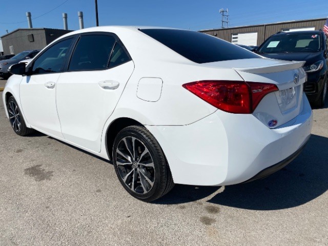 Toyota Corolla Vehicle Full-screen Gallery Image 04