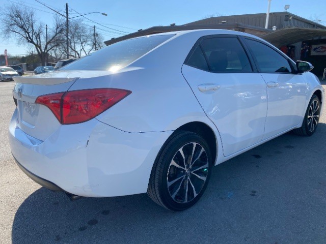 Toyota Corolla Vehicle Full-screen Gallery Image 05