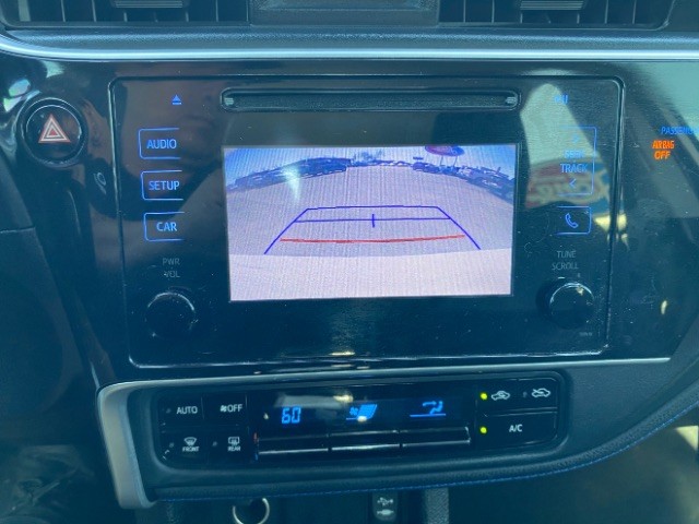 Toyota Corolla Vehicle Full-screen Gallery Image 13