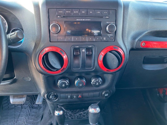 Jeep Wrangler Vehicle Full-screen Gallery Image 12