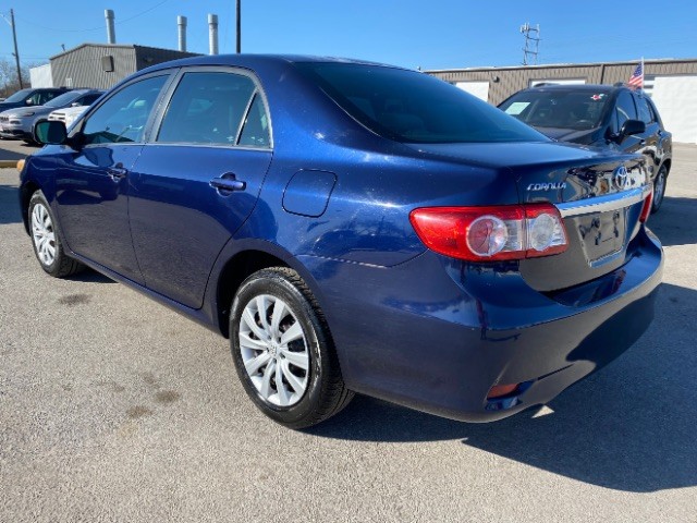 Toyota Corolla Vehicle Full-screen Gallery Image 04