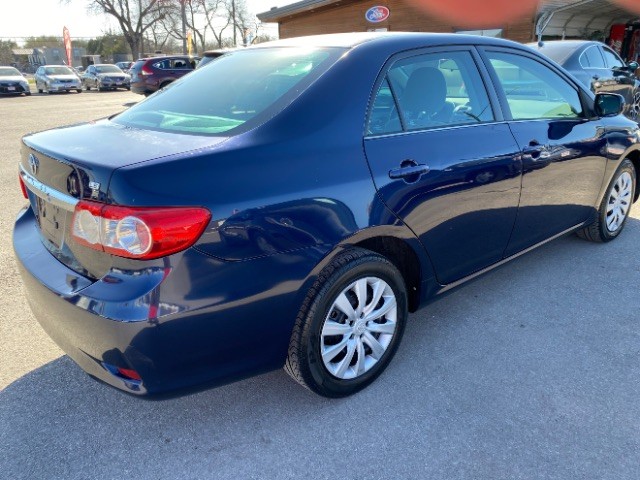 Toyota Corolla Vehicle Full-screen Gallery Image 05