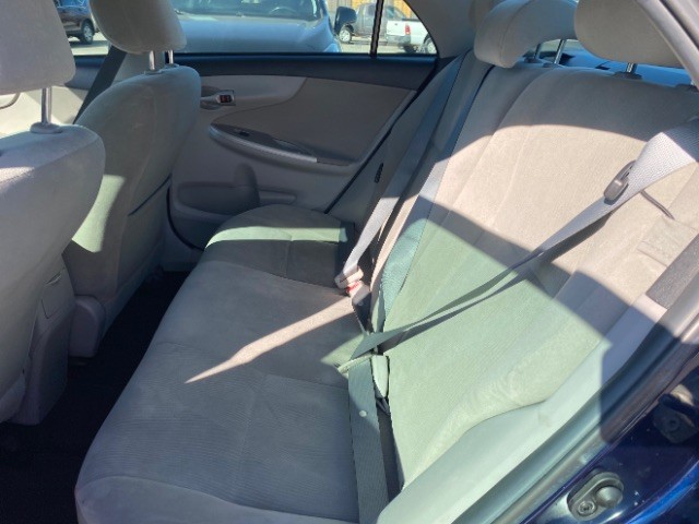 Toyota Corolla Vehicle Full-screen Gallery Image 07