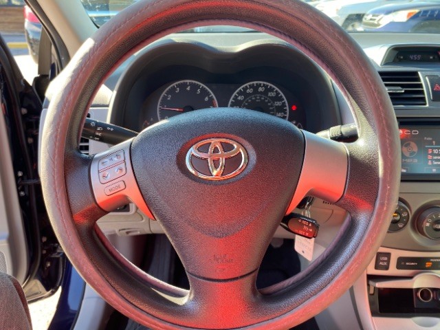 Toyota Corolla Vehicle Full-screen Gallery Image 13