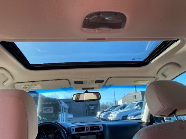 Subaru Outback Vehicle Full-screen Gallery Image 12