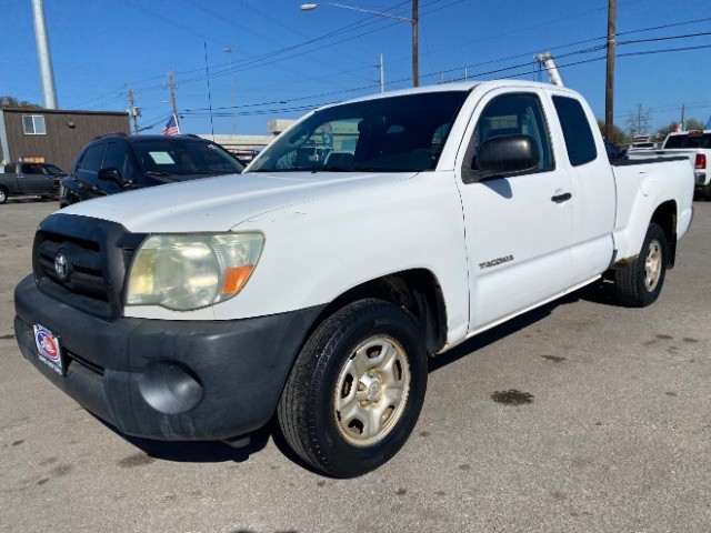 Toyota Tacoma Vehicle Full-screen Gallery Image 03