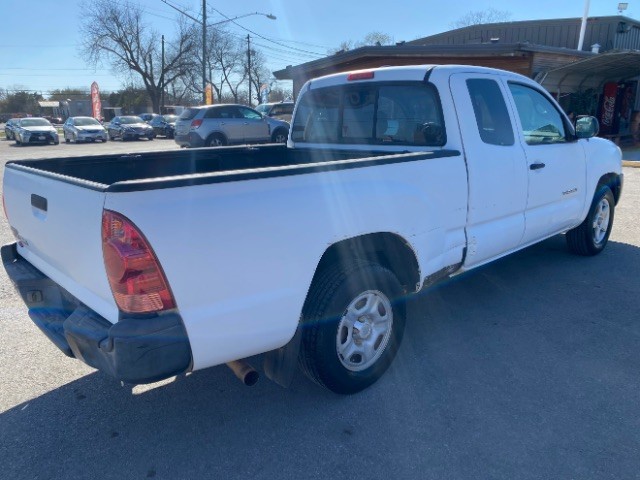 Toyota Tacoma Vehicle Full-screen Gallery Image 05