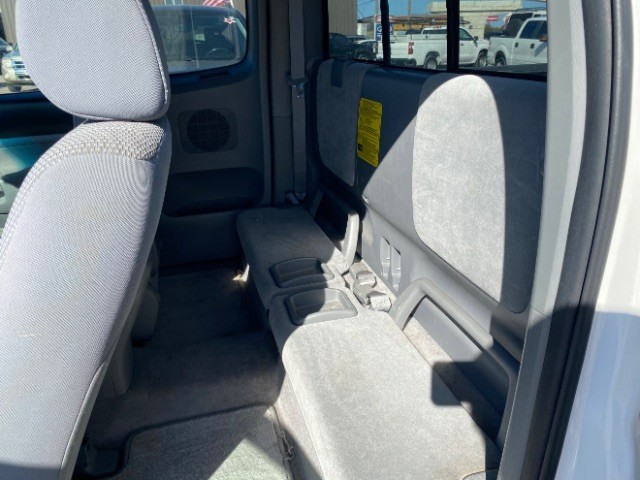 Toyota Tacoma Vehicle Full-screen Gallery Image 07