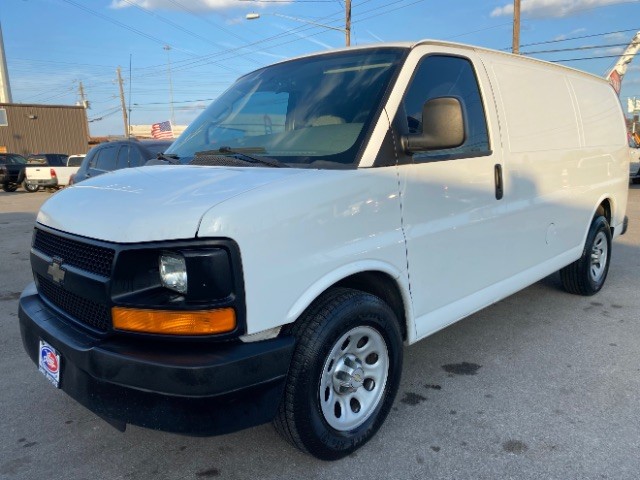 Chevrolet Express Cargo Van Vehicle Full-screen Gallery Image 03