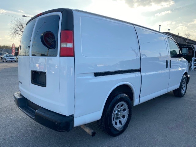 Chevrolet Express Cargo Van Vehicle Full-screen Gallery Image 05