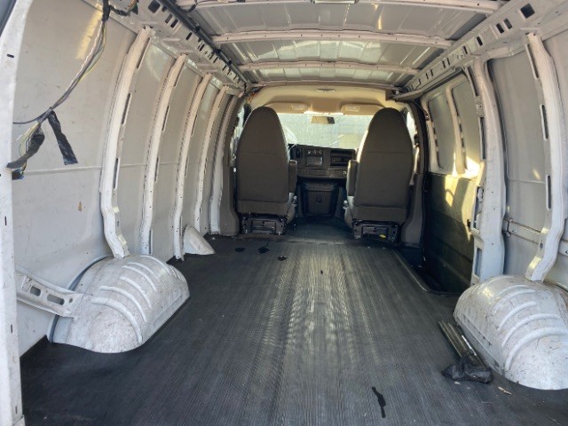 Chevrolet Express Cargo Van Vehicle Full-screen Gallery Image 07
