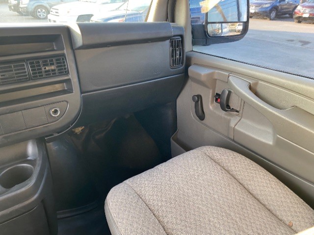 Chevrolet Express Cargo Van Vehicle Full-screen Gallery Image 11