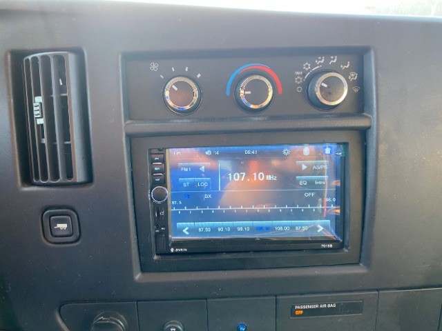 Chevrolet Express Cargo Van Vehicle Full-screen Gallery Image 13