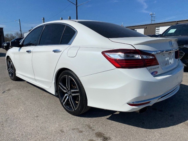 Honda Accord Sedan Vehicle Full-screen Gallery Image 04