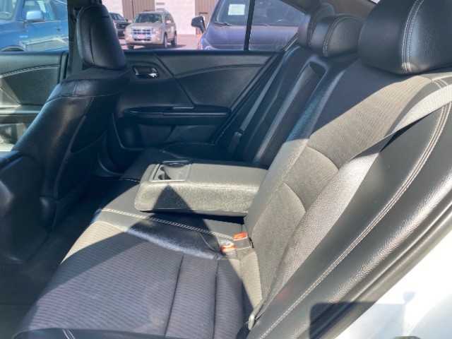 Honda Accord Sedan Vehicle Full-screen Gallery Image 07