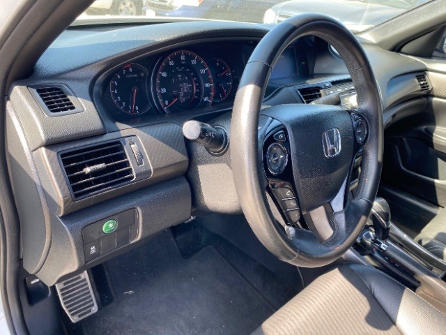 Honda Accord Sedan Vehicle Full-screen Gallery Image 09