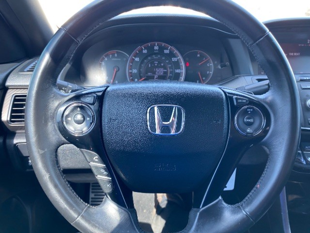 Honda Accord Sedan Vehicle Full-screen Gallery Image 14