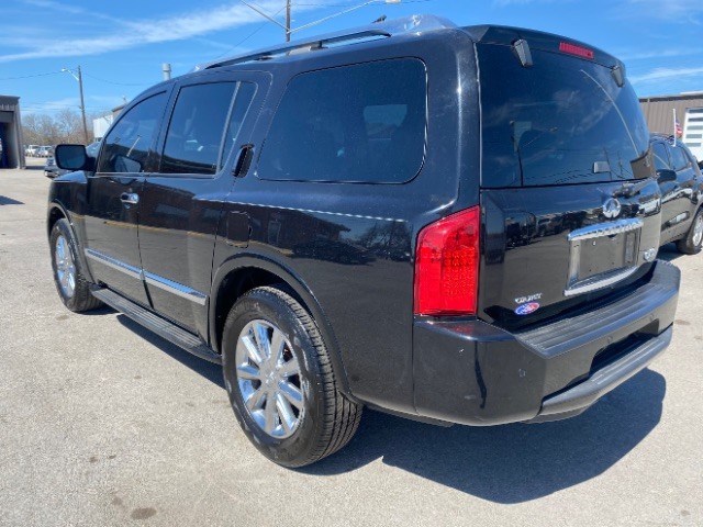 INFINITI QX56 Vehicle Full-screen Gallery Image 04