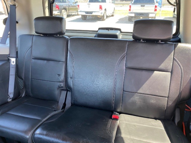 INFINITI QX56 Vehicle Full-screen Gallery Image 07