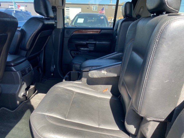 INFINITI QX56 Vehicle Full-screen Gallery Image 08