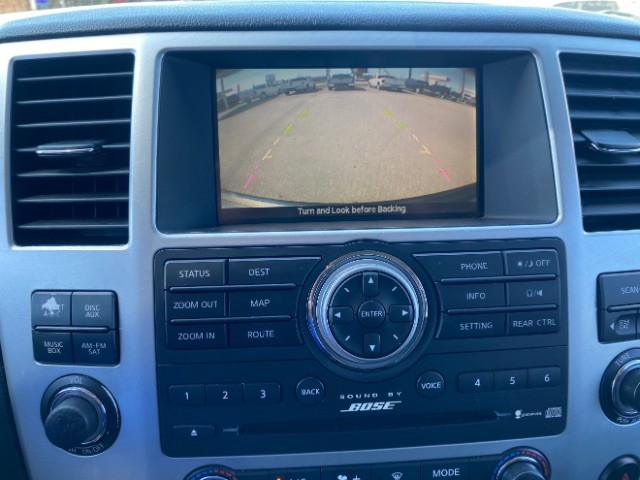 INFINITI QX56 Vehicle Full-screen Gallery Image 15