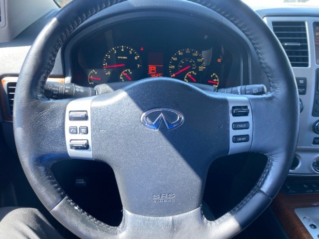 INFINITI QX56 Vehicle Full-screen Gallery Image 16