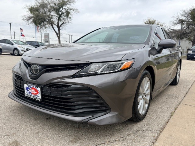 Toyota Camry Vehicle Full-screen Gallery Image 02