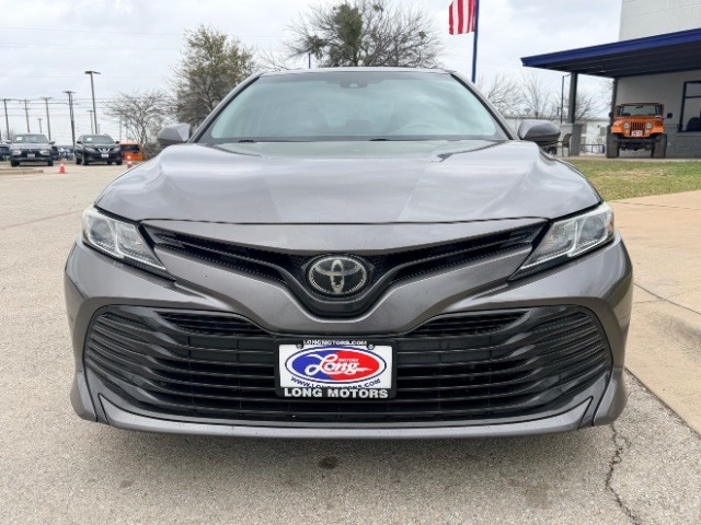 Toyota Camry Vehicle Full-screen Gallery Image 03