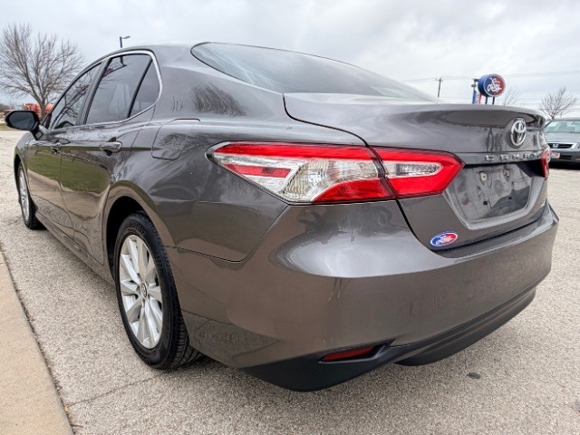 Toyota Camry Vehicle Full-screen Gallery Image 05