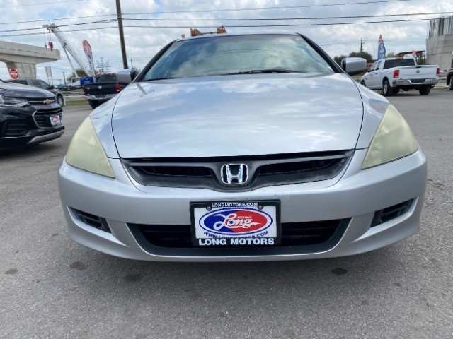 Honda Accord Coupe Vehicle Full-screen Gallery Image 02