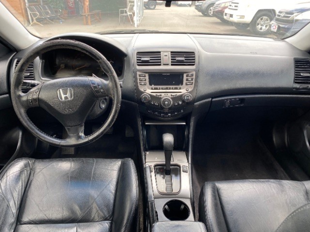 Honda Accord Coupe Vehicle Full-screen Gallery Image 05